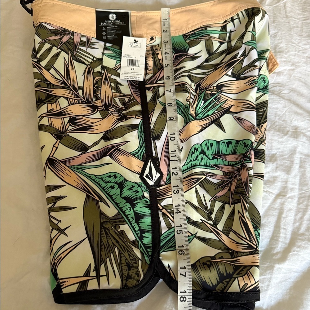VOLCOM Tropical Print Men's Swim Shorts - Picture 5 of 10